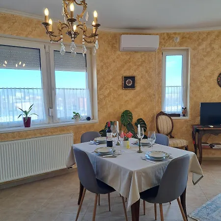 Francesca Apartmanlakasa * Тапольца