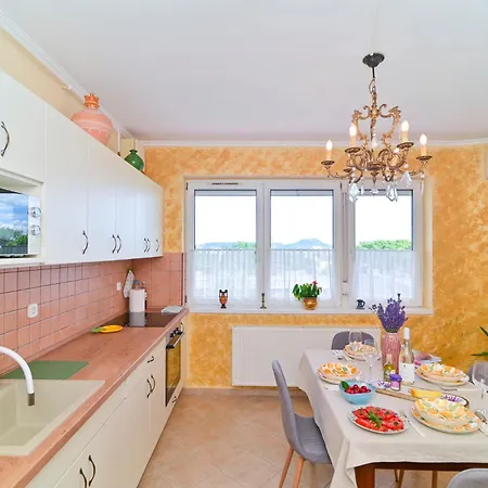 Francesca Apartmanlakasa Апартаменты