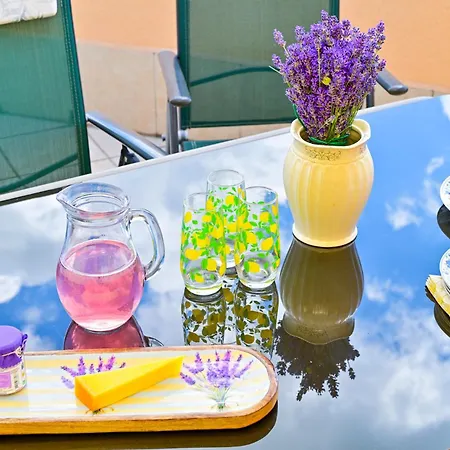Francesca Apartmanlakasa * Тапольца